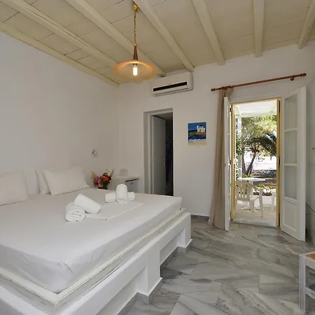 ホテル サーフィン ビーチ ビレッジ パロス パロス島