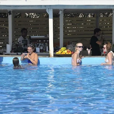 Ξενοδοχείο Surfing Village Paros 3*