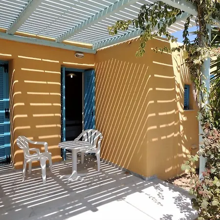 Surfing Village Paros Otel 3*