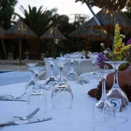 Surfing Village Paros Otel 3*