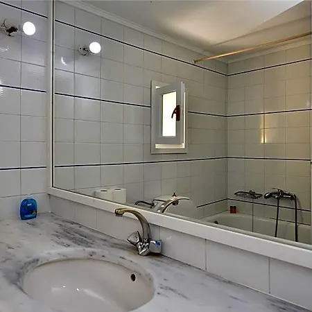 Surfing Village Paros Otel 3*