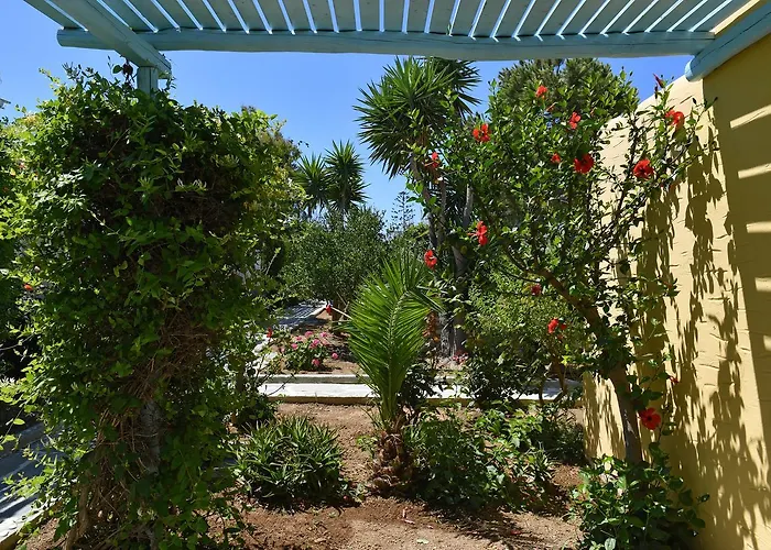 Surfing Village Paros Otel 3*